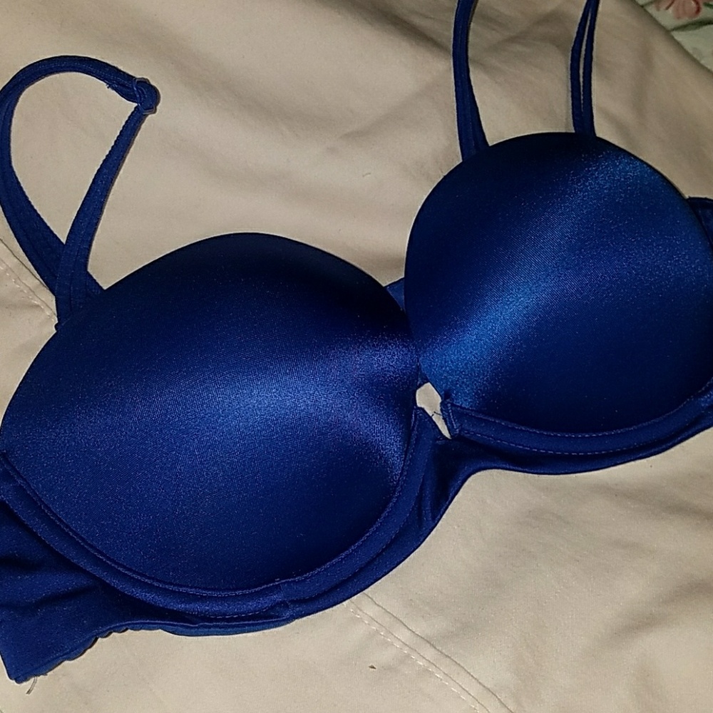 Victoria Secret - Picture 3 of 4